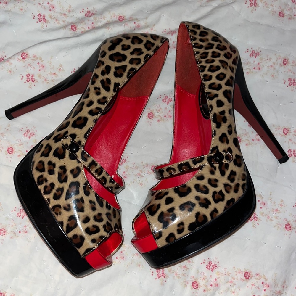 Forever 21 animal print heel